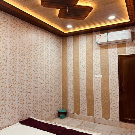 Hotel Raju Homestay Ayodhya 150 Meters From Shree Ram Janmbhoomi Temple 200 Meters From Ayodhya Dham Railway Station Ngoại thất bức ảnh