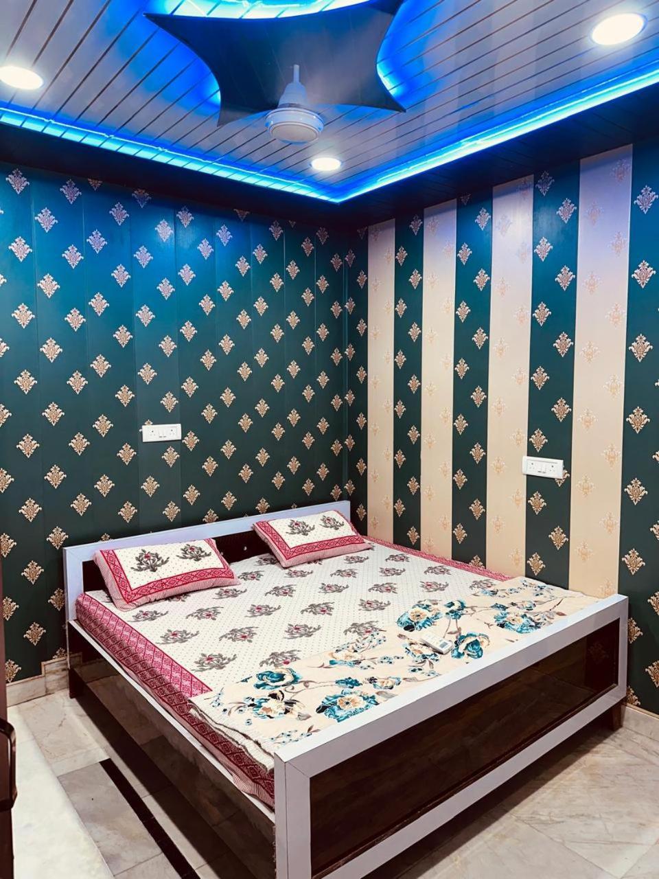 Hotel Raju Homestay Ayodhya 150 Meters From Shree Ram Janmbhoomi Temple 200 Meters From Ayodhya Dham Railway Station Ngoại thất bức ảnh