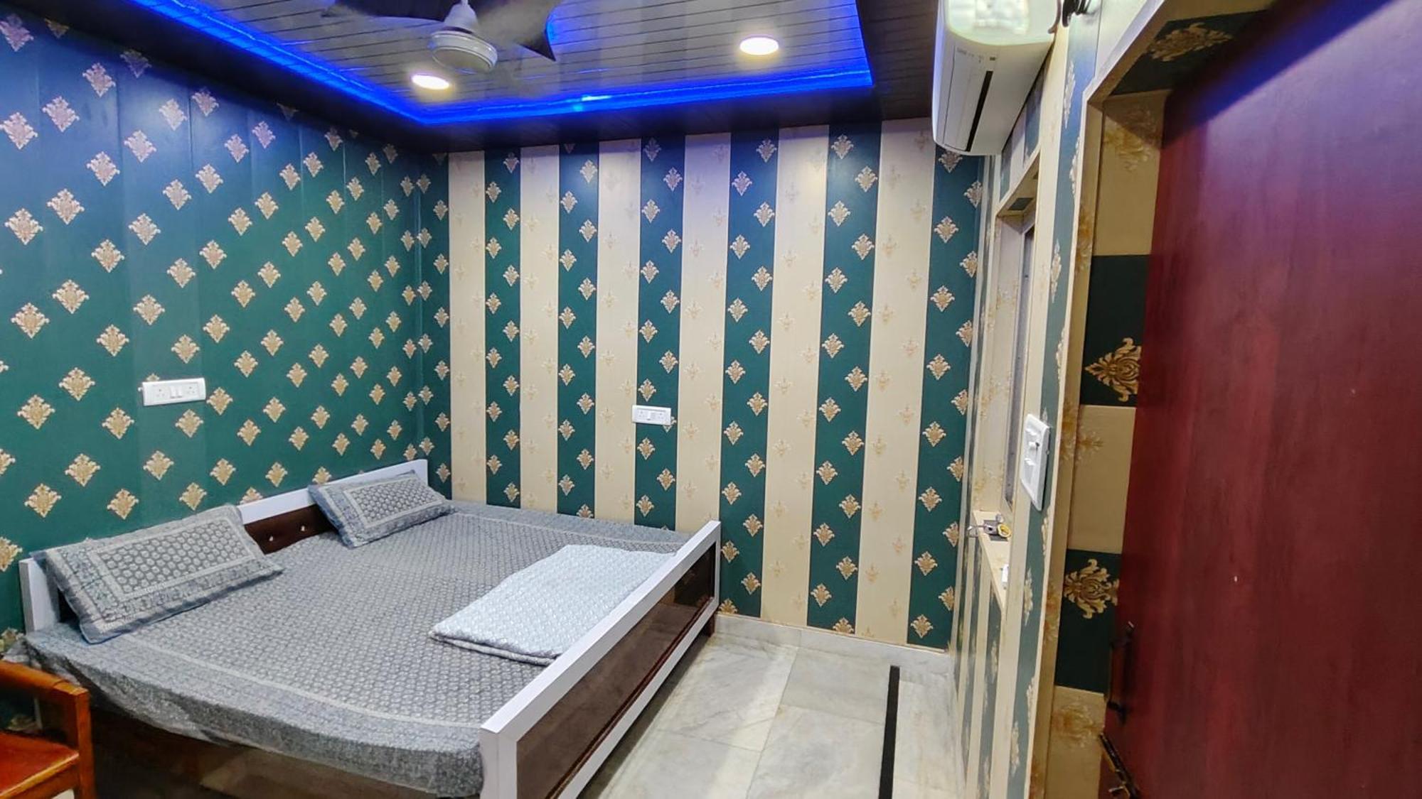 Hotel Raju Homestay Ayodhya 150 Meters From Shree Ram Janmbhoomi Temple 200 Meters From Ayodhya Dham Railway Station Ngoại thất bức ảnh