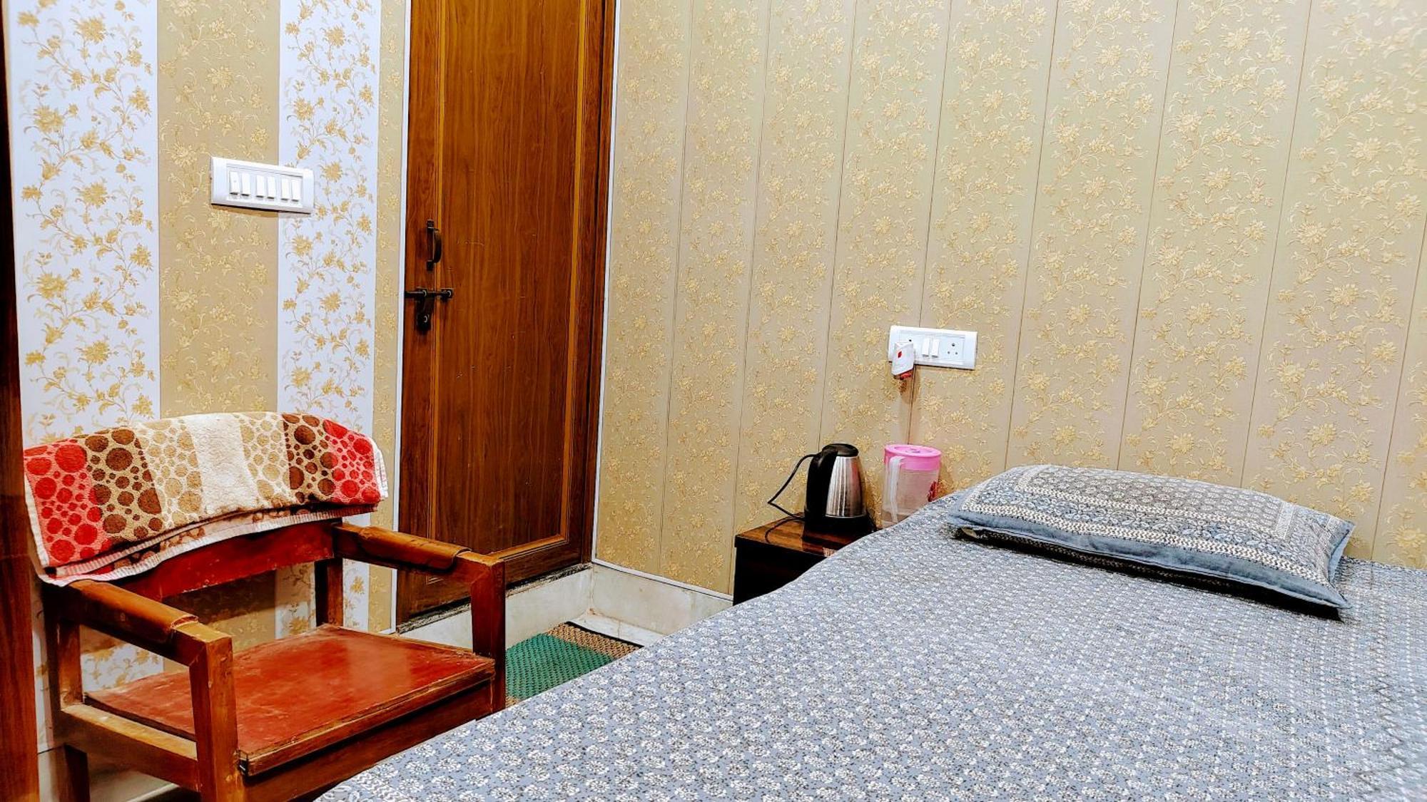 Hotel Raju Homestay Ayodhya 150 Meters From Shree Ram Janmbhoomi Temple 200 Meters From Ayodhya Dham Railway Station Ngoại thất bức ảnh