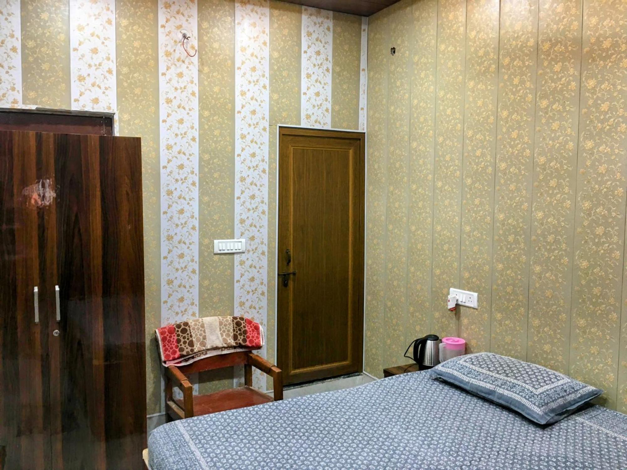 Hotel Raju Homestay Ayodhya 150 Meters From Shree Ram Janmbhoomi Temple 200 Meters From Ayodhya Dham Railway Station Ngoại thất bức ảnh