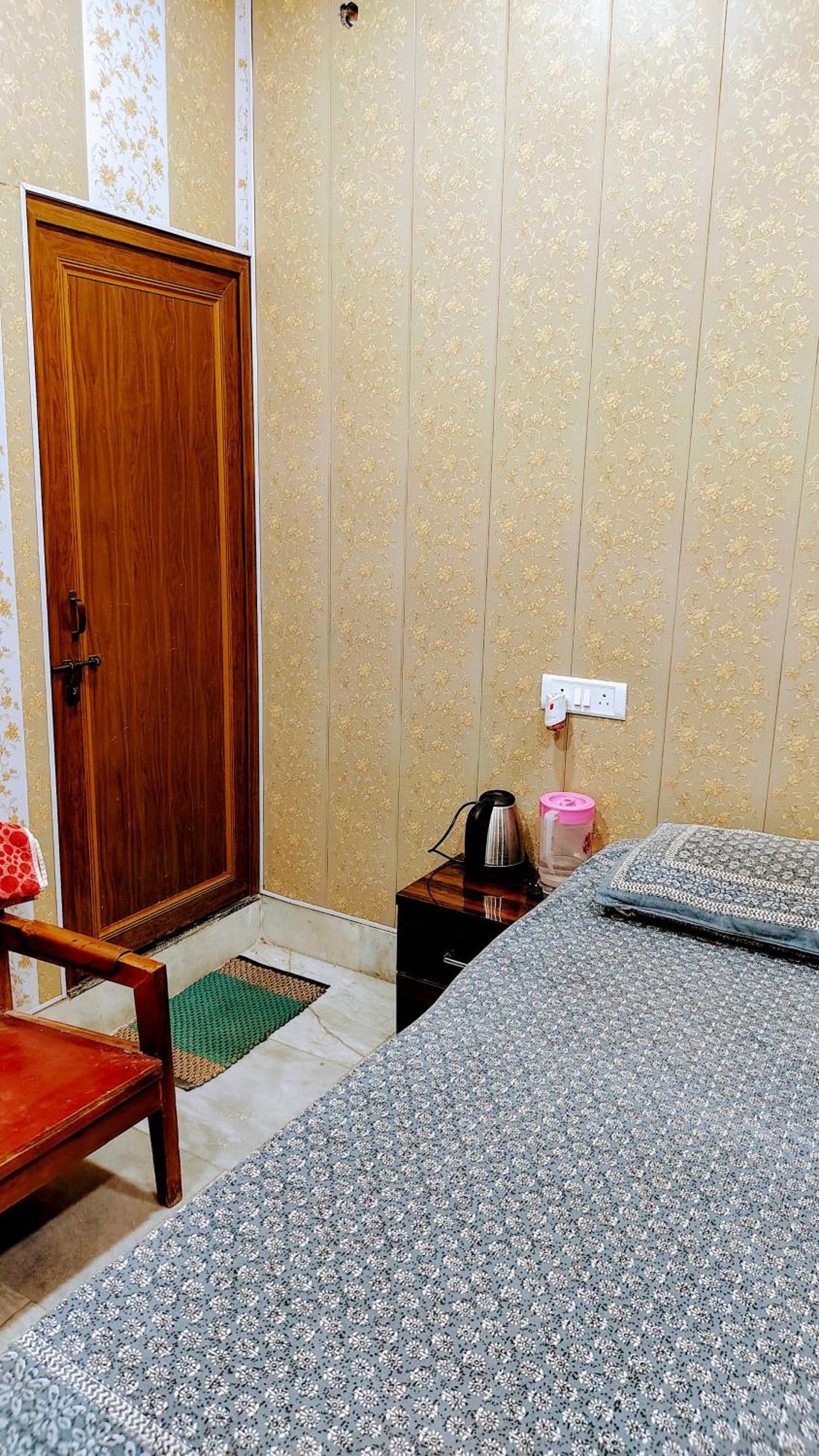 Hotel Raju Homestay Ayodhya 150 Meters From Shree Ram Janmbhoomi Temple 200 Meters From Ayodhya Dham Railway Station Ngoại thất bức ảnh