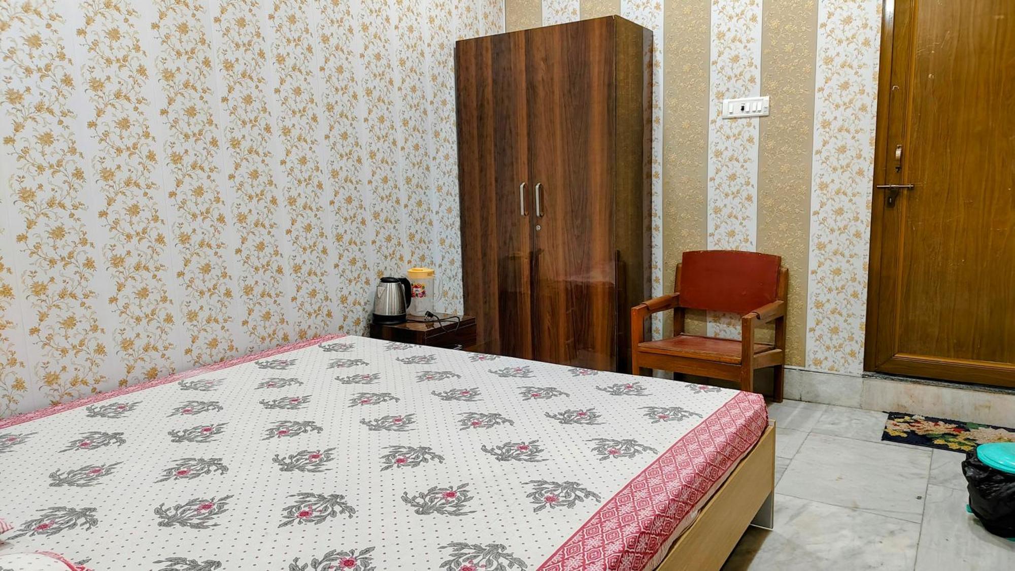 Hotel Raju Homestay Ayodhya 150 Meters From Shree Ram Janmbhoomi Temple 200 Meters From Ayodhya Dham Railway Station Ngoại thất bức ảnh