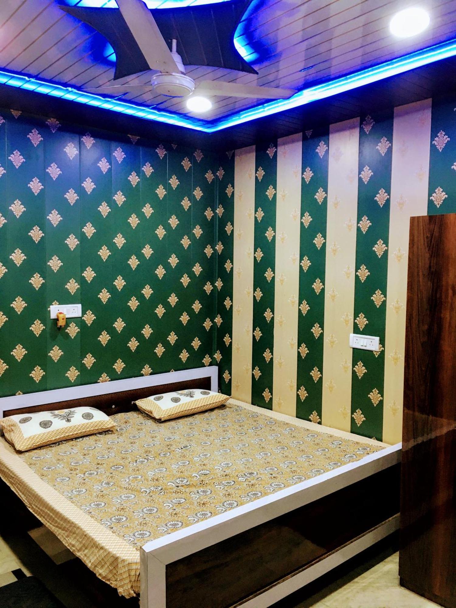 Hotel Raju Homestay Ayodhya 150 Meters From Shree Ram Janmbhoomi Temple 200 Meters From Ayodhya Dham Railway Station Ngoại thất bức ảnh
