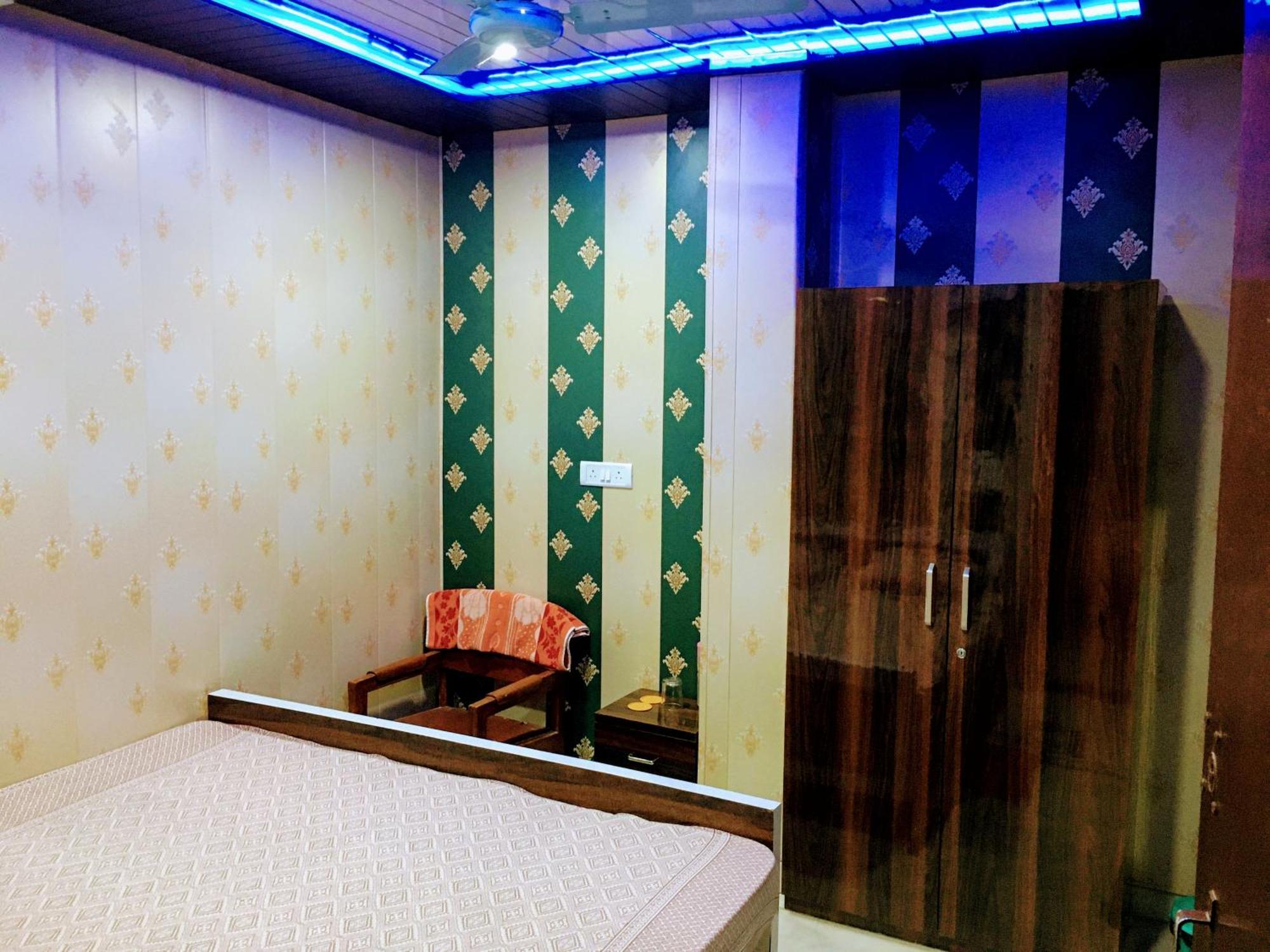 Hotel Raju Homestay Ayodhya 150 Meters From Shree Ram Janmbhoomi Temple 200 Meters From Ayodhya Dham Railway Station Ngoại thất bức ảnh