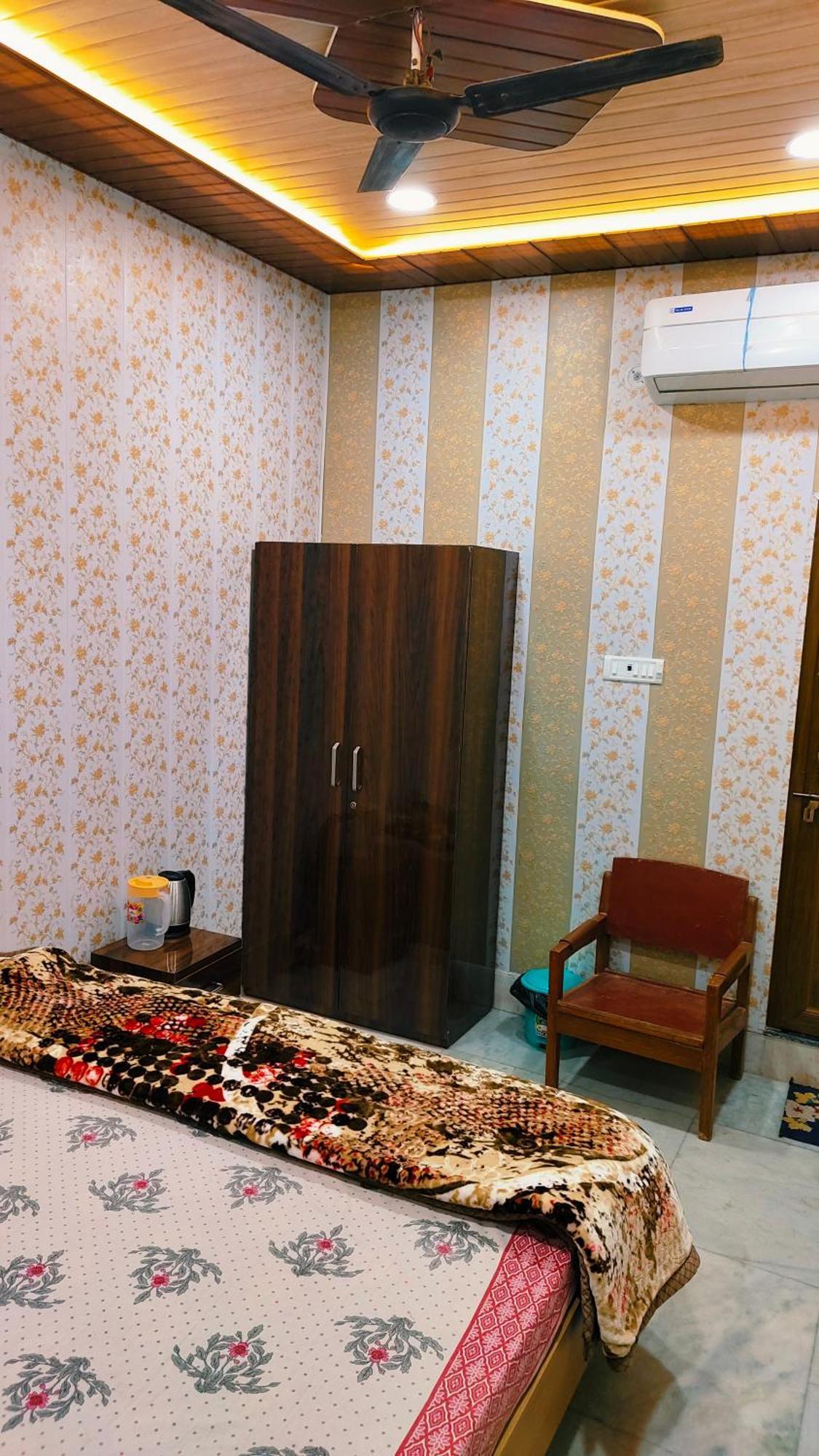 Hotel Raju Homestay Ayodhya 150 Meters From Shree Ram Janmbhoomi Temple 200 Meters From Ayodhya Dham Railway Station Ngoại thất bức ảnh
