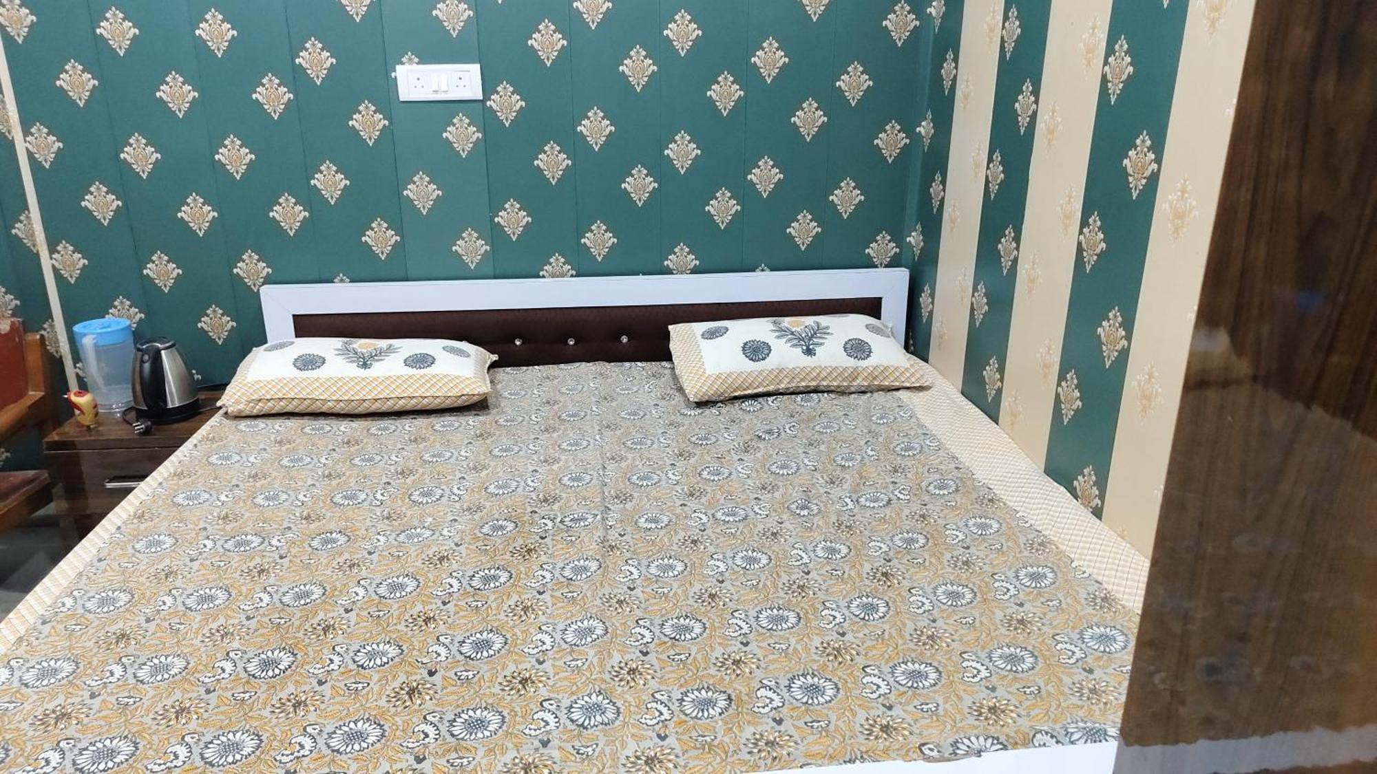 Hotel Raju Homestay Ayodhya 150 Meters From Shree Ram Janmbhoomi Temple 200 Meters From Ayodhya Dham Railway Station Ngoại thất bức ảnh