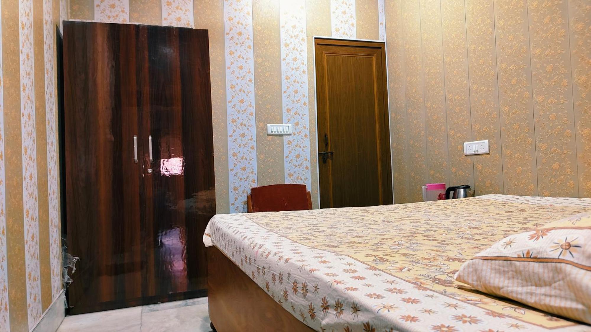 Hotel Raju Homestay Ayodhya 150 Meters From Shree Ram Janmbhoomi Temple 200 Meters From Ayodhya Dham Railway Station Ngoại thất bức ảnh