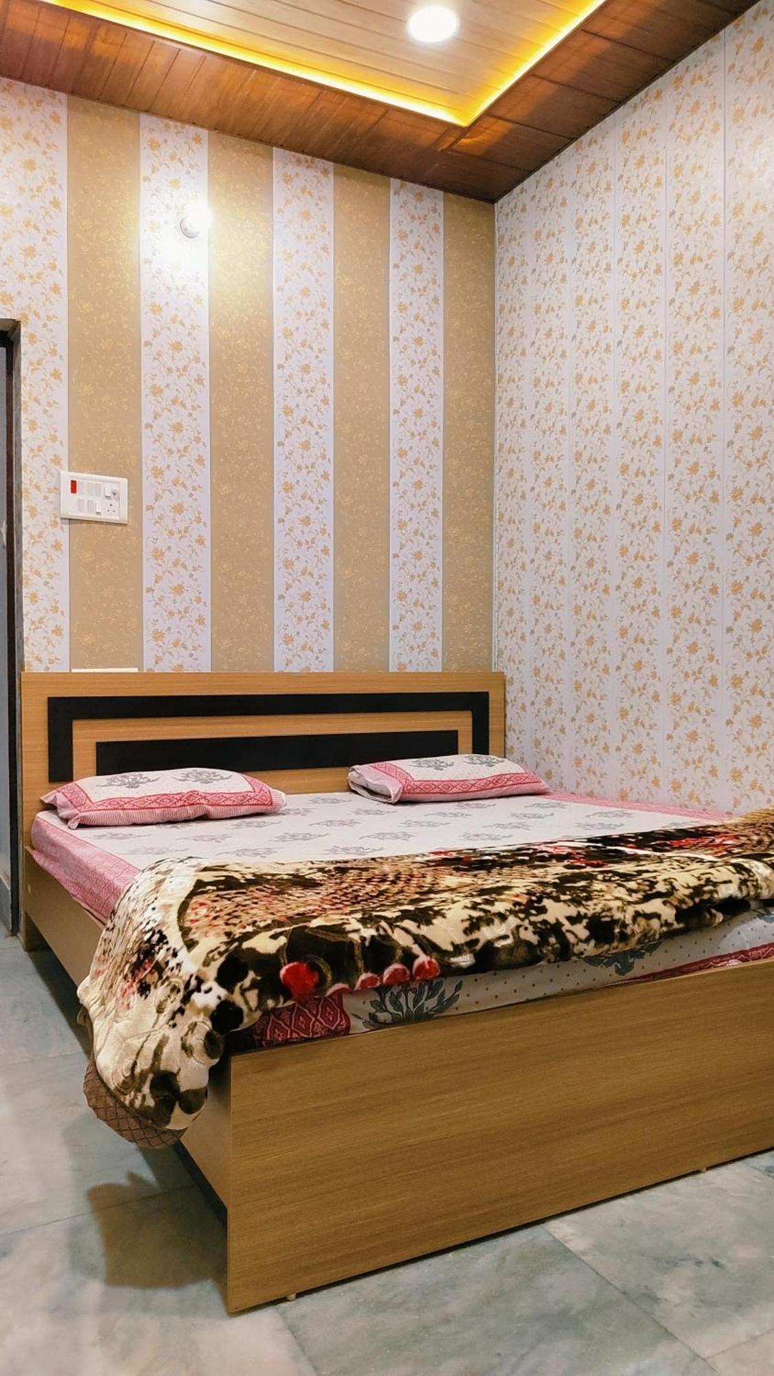 Hotel Raju Homestay Ayodhya 150 Meters From Shree Ram Janmbhoomi Temple 200 Meters From Ayodhya Dham Railway Station Ngoại thất bức ảnh