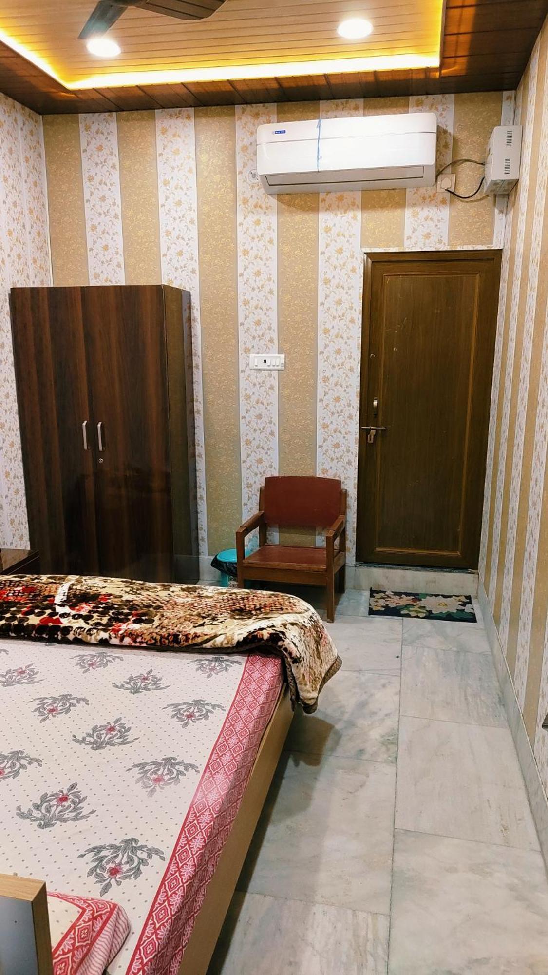 Hotel Raju Homestay Ayodhya 150 Meters From Shree Ram Janmbhoomi Temple 200 Meters From Ayodhya Dham Railway Station Ngoại thất bức ảnh