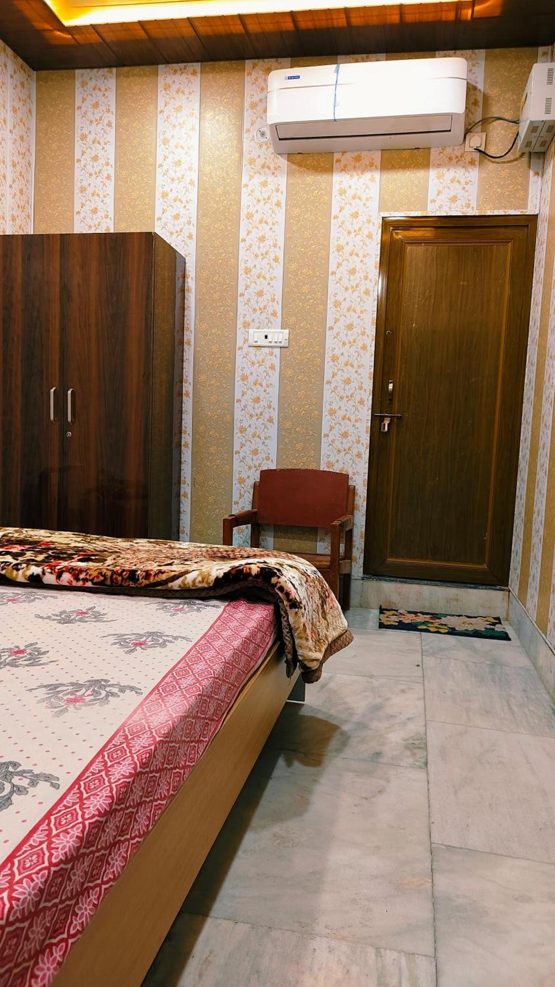 Hotel Raju Homestay Ayodhya 150 Meters From Shree Ram Janmbhoomi Temple 200 Meters From Ayodhya Dham Railway Station Ngoại thất bức ảnh