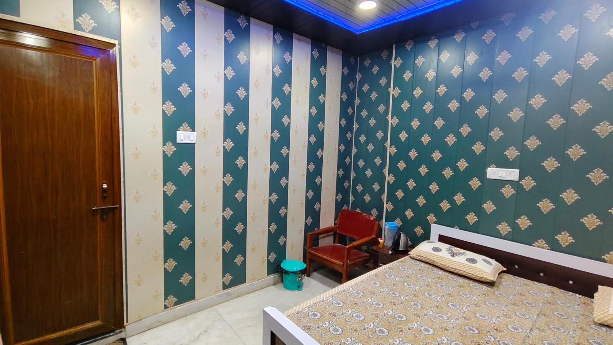 Hotel Raju Homestay Ayodhya 150 Meters From Shree Ram Janmbhoomi Temple 200 Meters From Ayodhya Dham Railway Station Ngoại thất bức ảnh