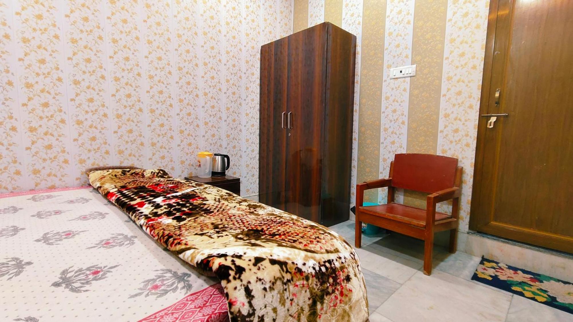 Hotel Raju Homestay Ayodhya 150 Meters From Shree Ram Janmbhoomi Temple 200 Meters From Ayodhya Dham Railway Station Ngoại thất bức ảnh