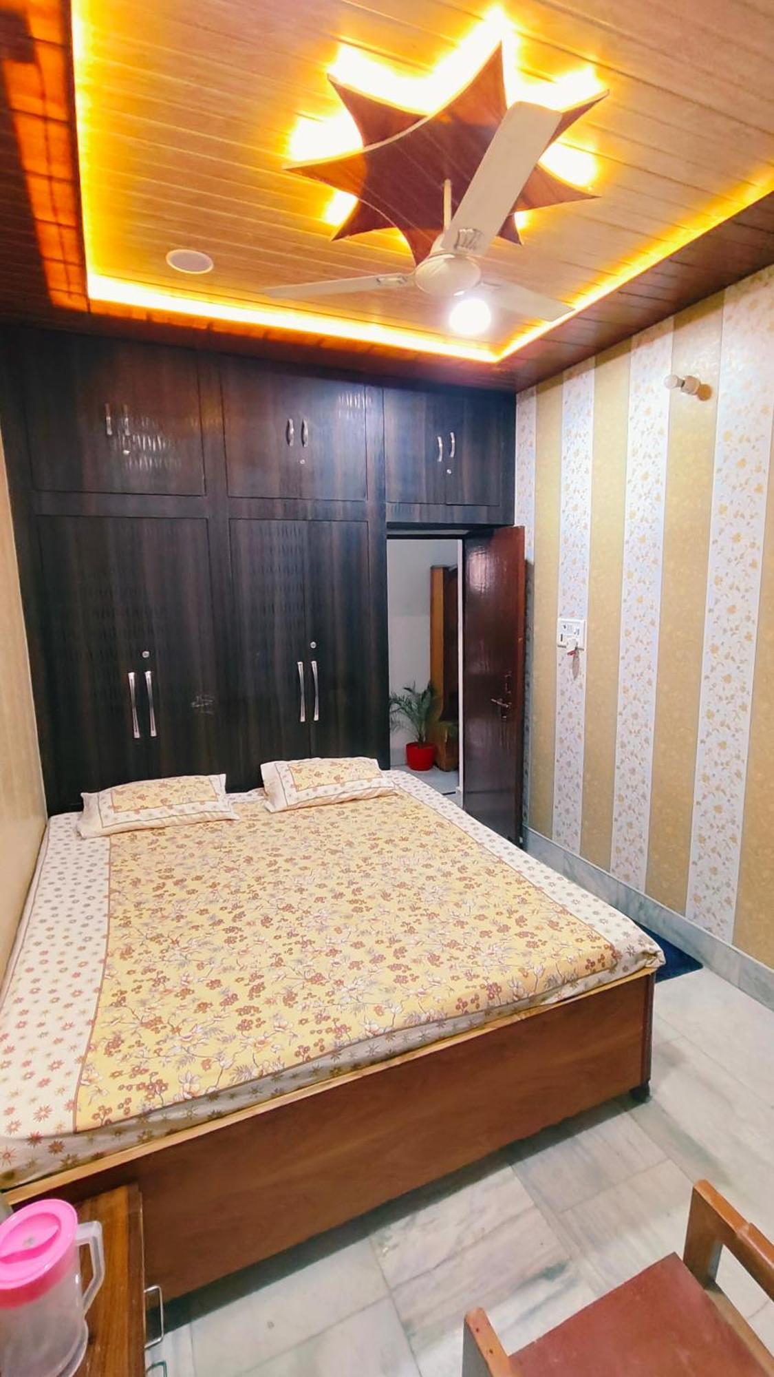 Hotel Raju Homestay Ayodhya 150 Meters From Shree Ram Janmbhoomi Temple 200 Meters From Ayodhya Dham Railway Station Ngoại thất bức ảnh
